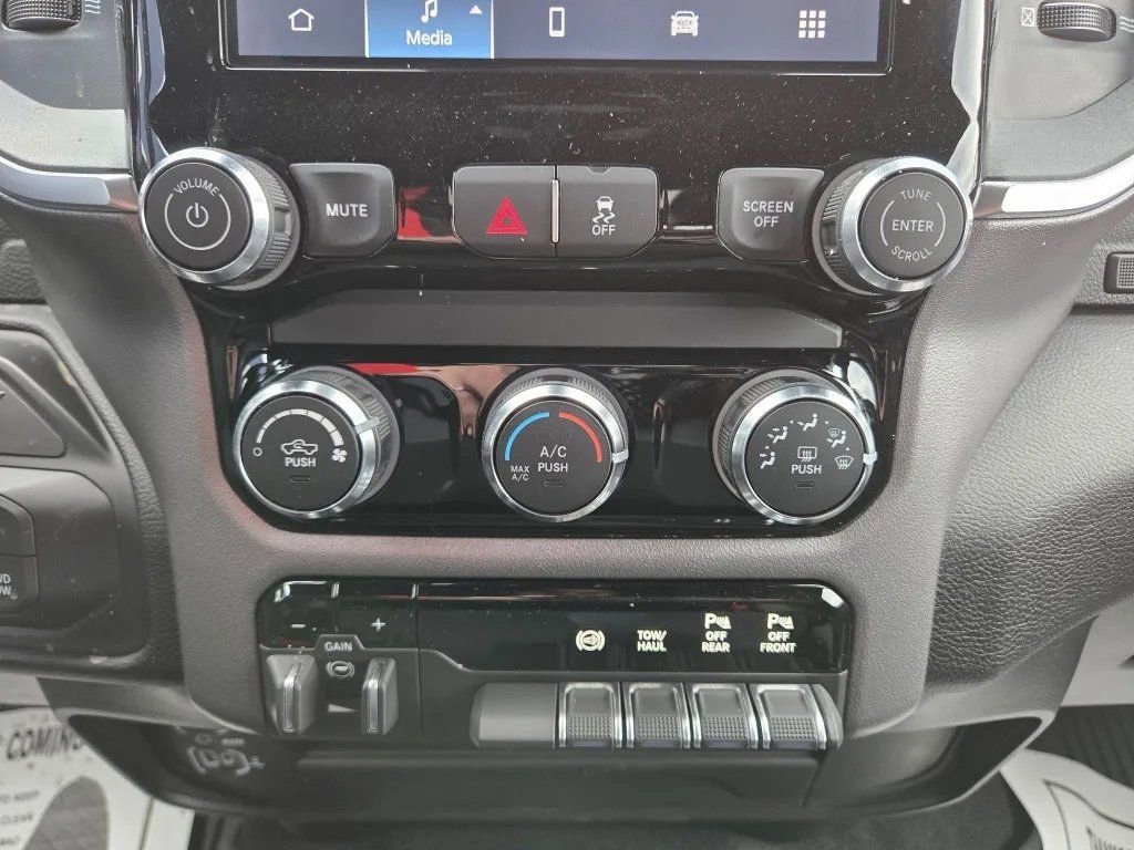 New 2026 RAM 3500 Big Horn AWD/4WD image 21