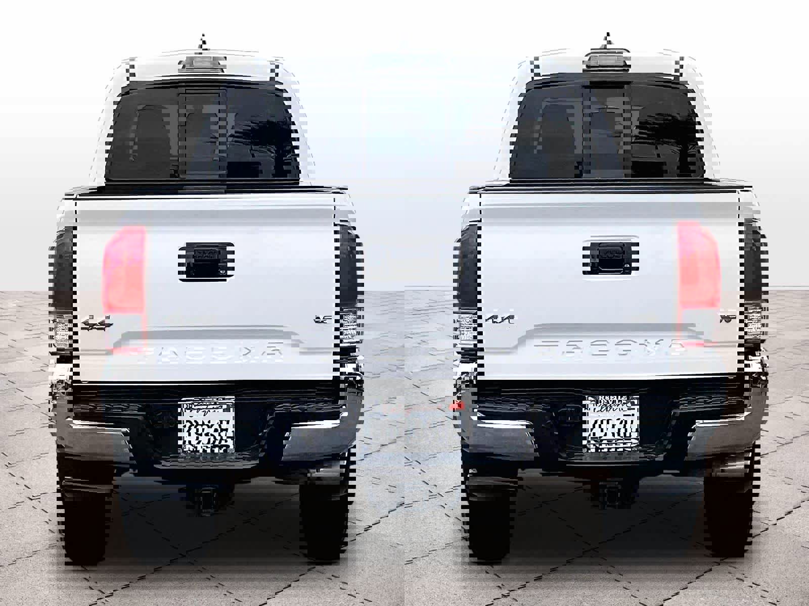 Used 2016 Toyota Tacoma SR5 w/ SR5 Appearance Package (DN) image 6