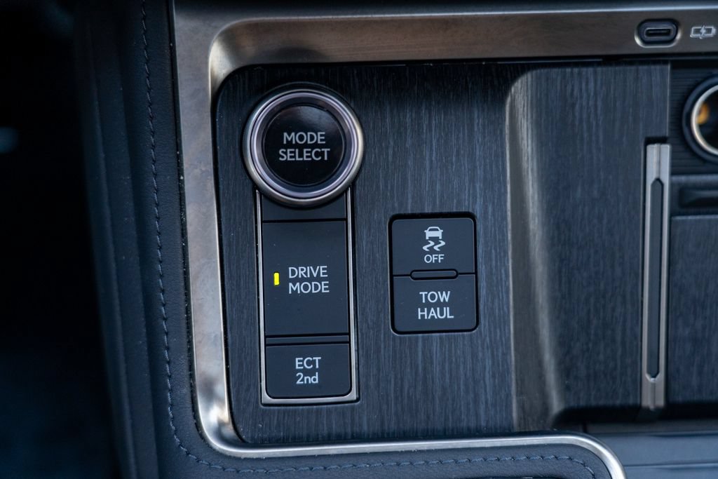 Used 2024 Lexus GX 550 w/ Accessory Package (2T) AWD/4WD image 25