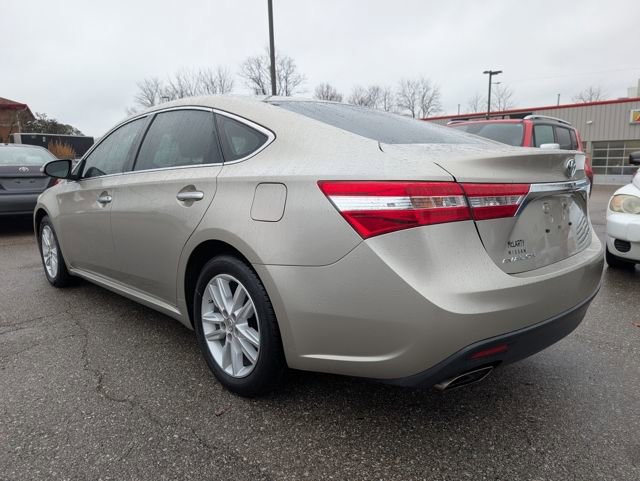 Used 2013 Toyota Avalon XLE FWD image 4