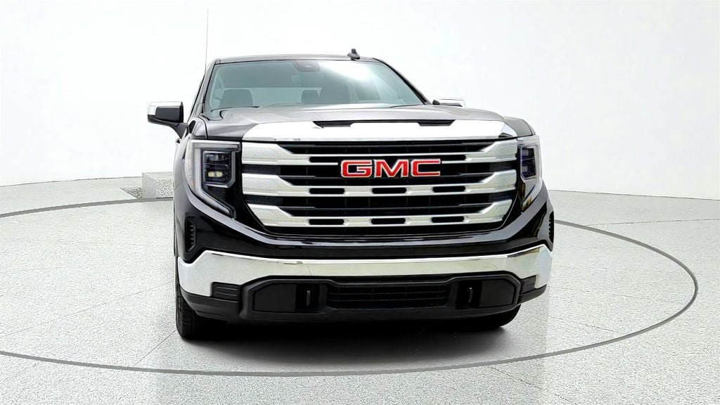 Used 2025 GMC Sierra 1500 SLE AWD/4WD image 2