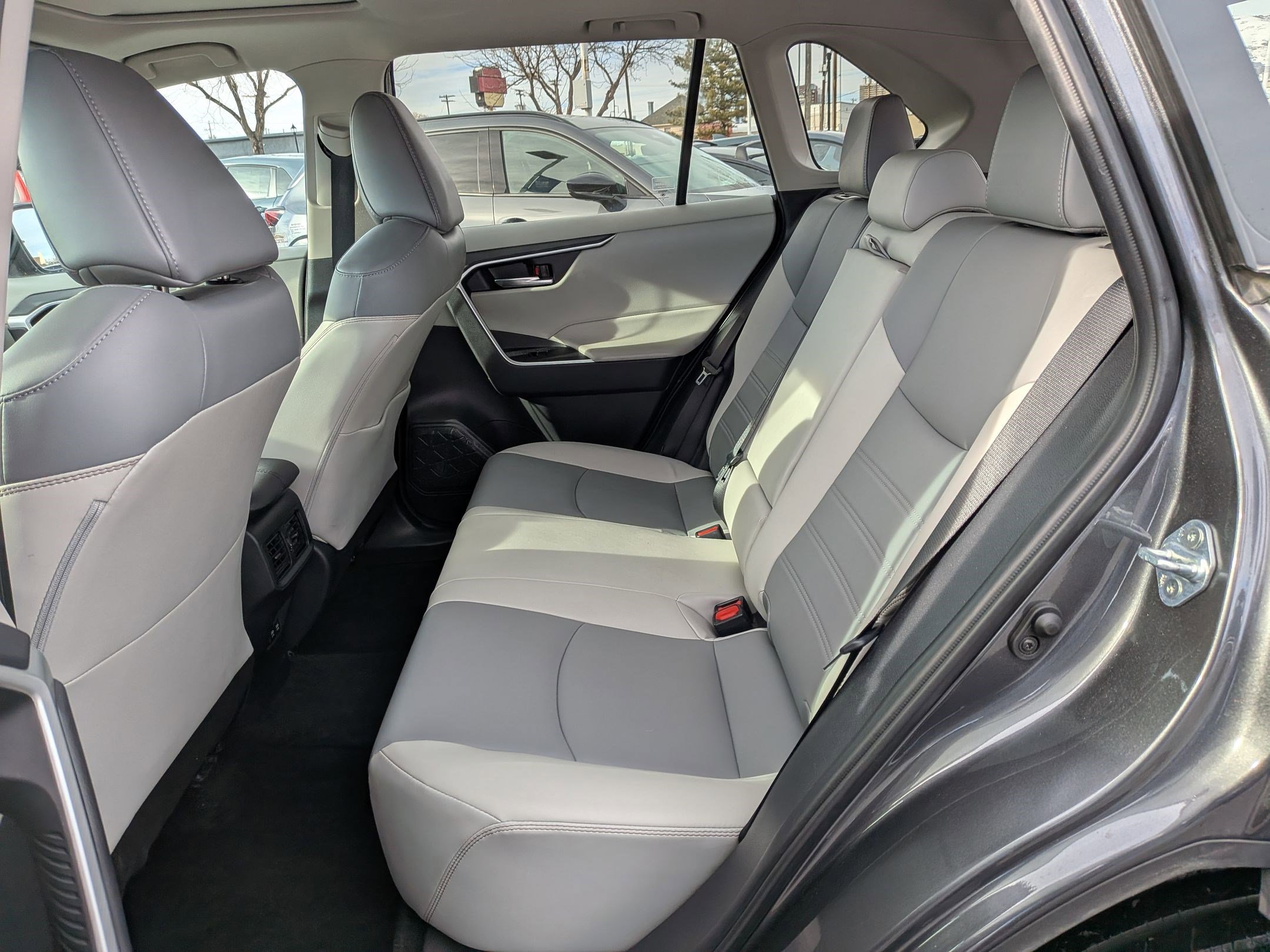 Used 2021 Toyota RAV4 XLE Premium image 29