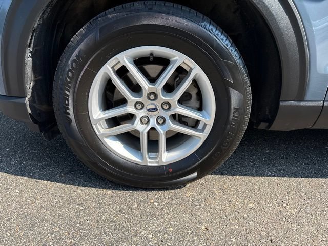 Used 2025 Ford Explorer Active AWD/4WD image 3