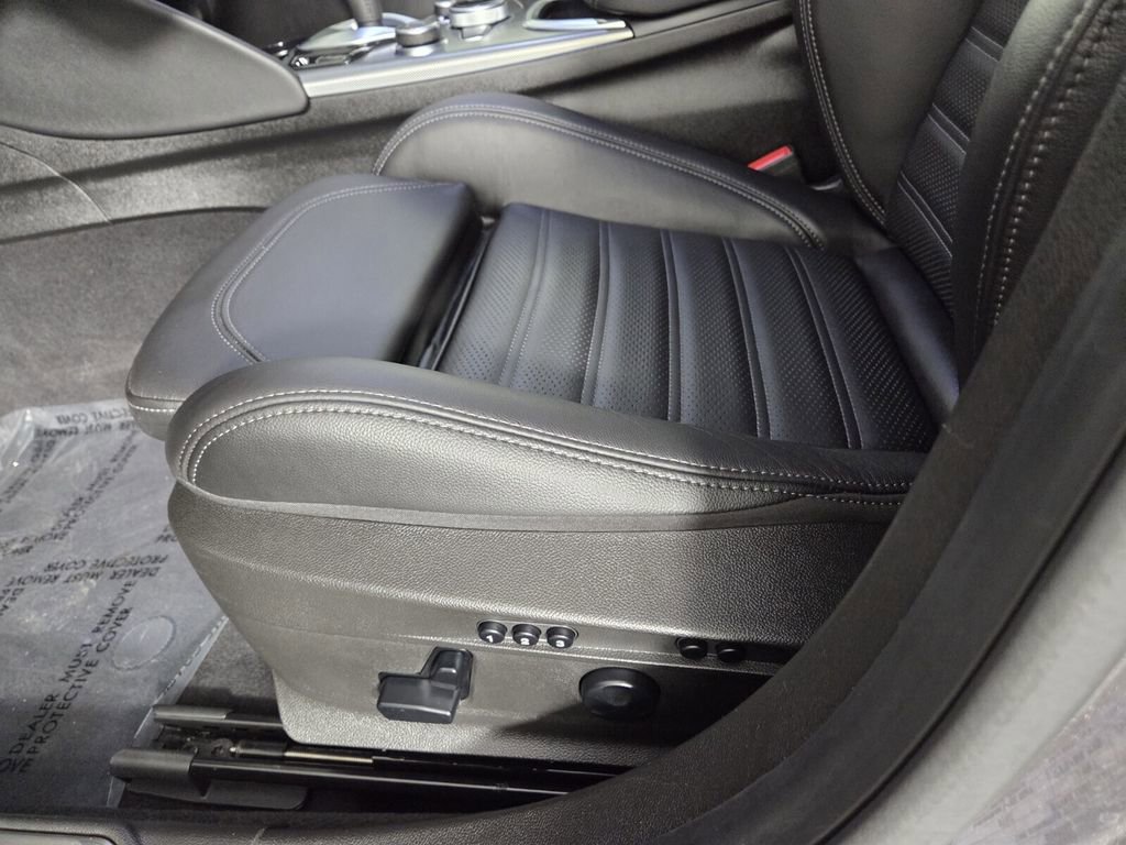 Used 2024 Alfa Romeo Giulia Veloce image 27