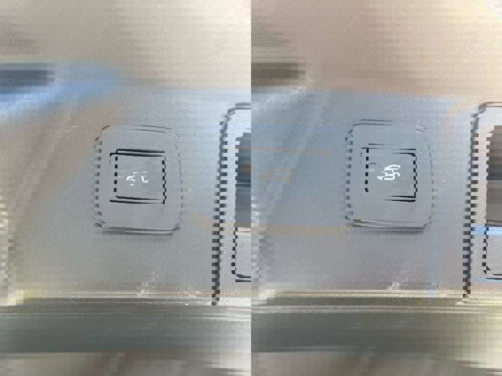 New 2026 Land Rover Range Rover Velar S image 33