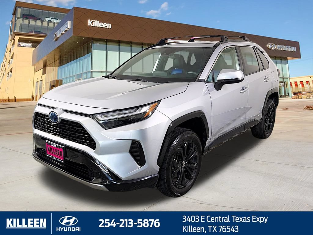 Used 2022 Toyota RAV4 SE AWD/4WD image 3