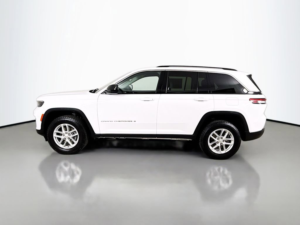 Used 2023 Jeep Grand Cherokee Laredo w/ Luxury Tech Group I AWD/4WD image 4