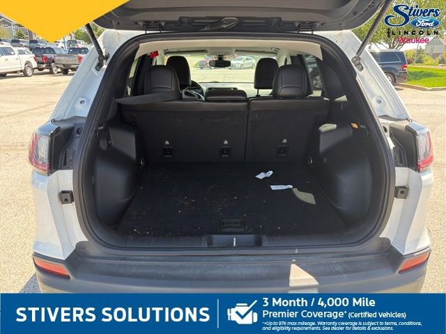 Used 2019 Jeep Cherokee Trailhawk w/ Cold Weather Group image 9