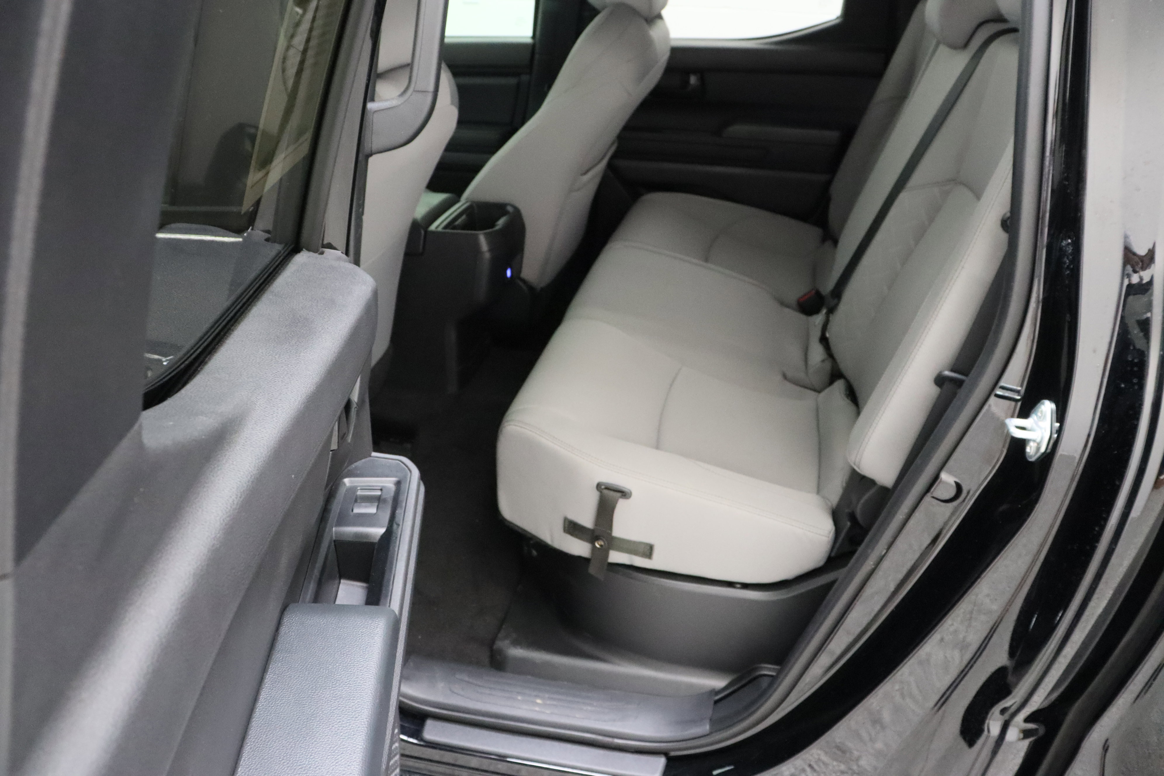 Used 2025 Toyota Tacoma SR5 AWD/4WD image 28