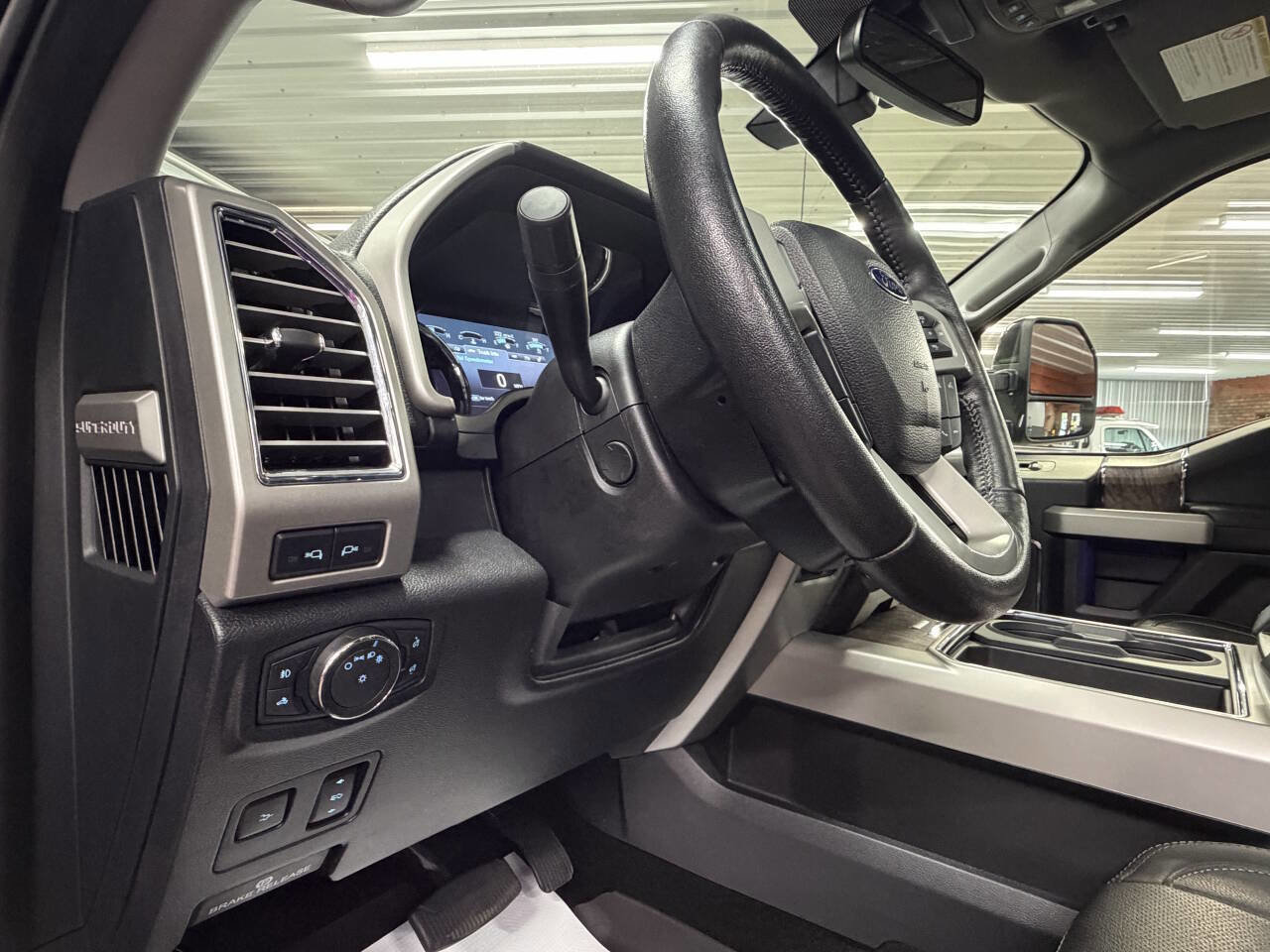 Used 2017 Ford F350 Lariat w/ Lariat Ultimate Package AWD/4WD image 34