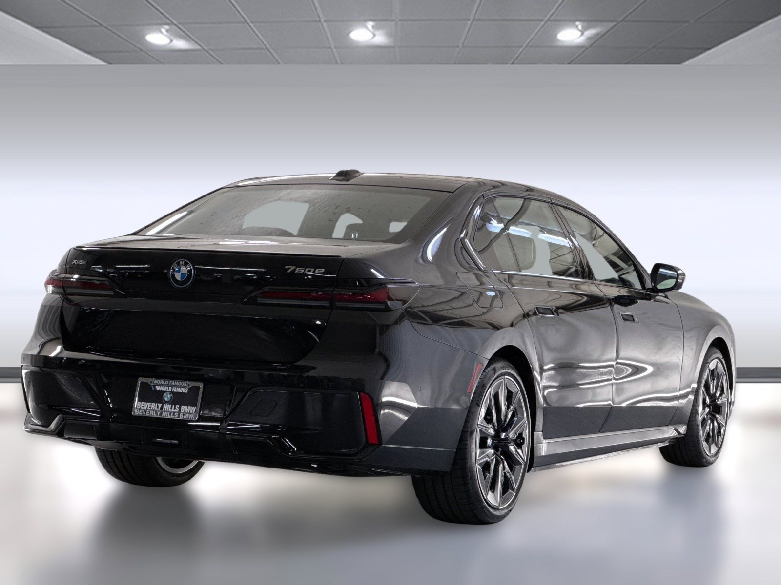 New 2026 BMW 750e xDrive image 9