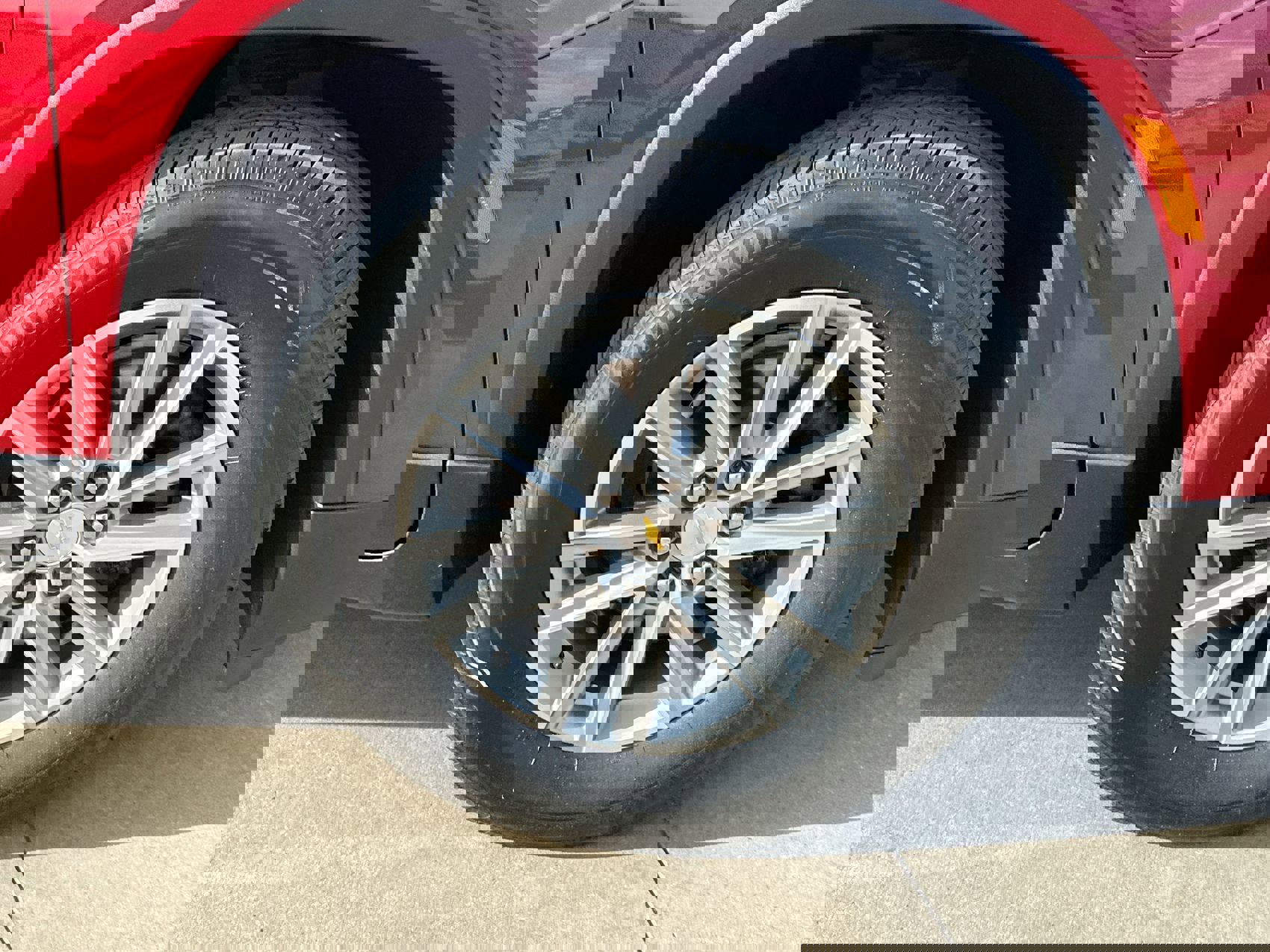 Used 2023 Chevrolet Traverse LT image 10