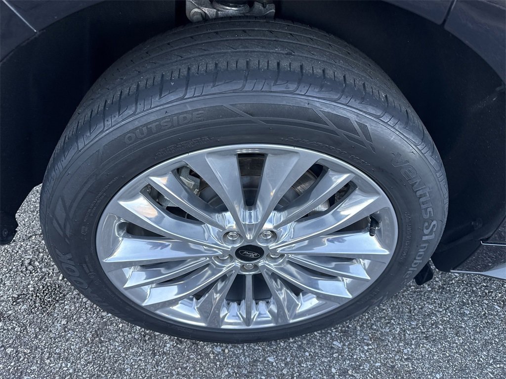 Used 2021 Ford Edge Titanium w/ Equipment Group 301A image 18