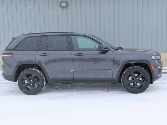 New 2025 Jeep Grand Cherokee Limited w/ Black Appearance Package image 2