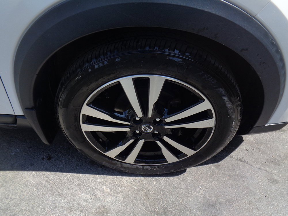 Used 2020 Nissan Kicks SR w/ SR Premium Package FWD image 7