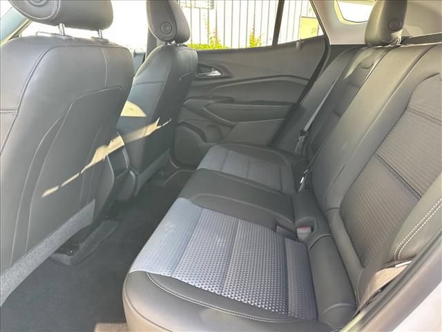 Used 2025 Chevrolet Trax LT w/ Driver Confidence Package FWD image 17