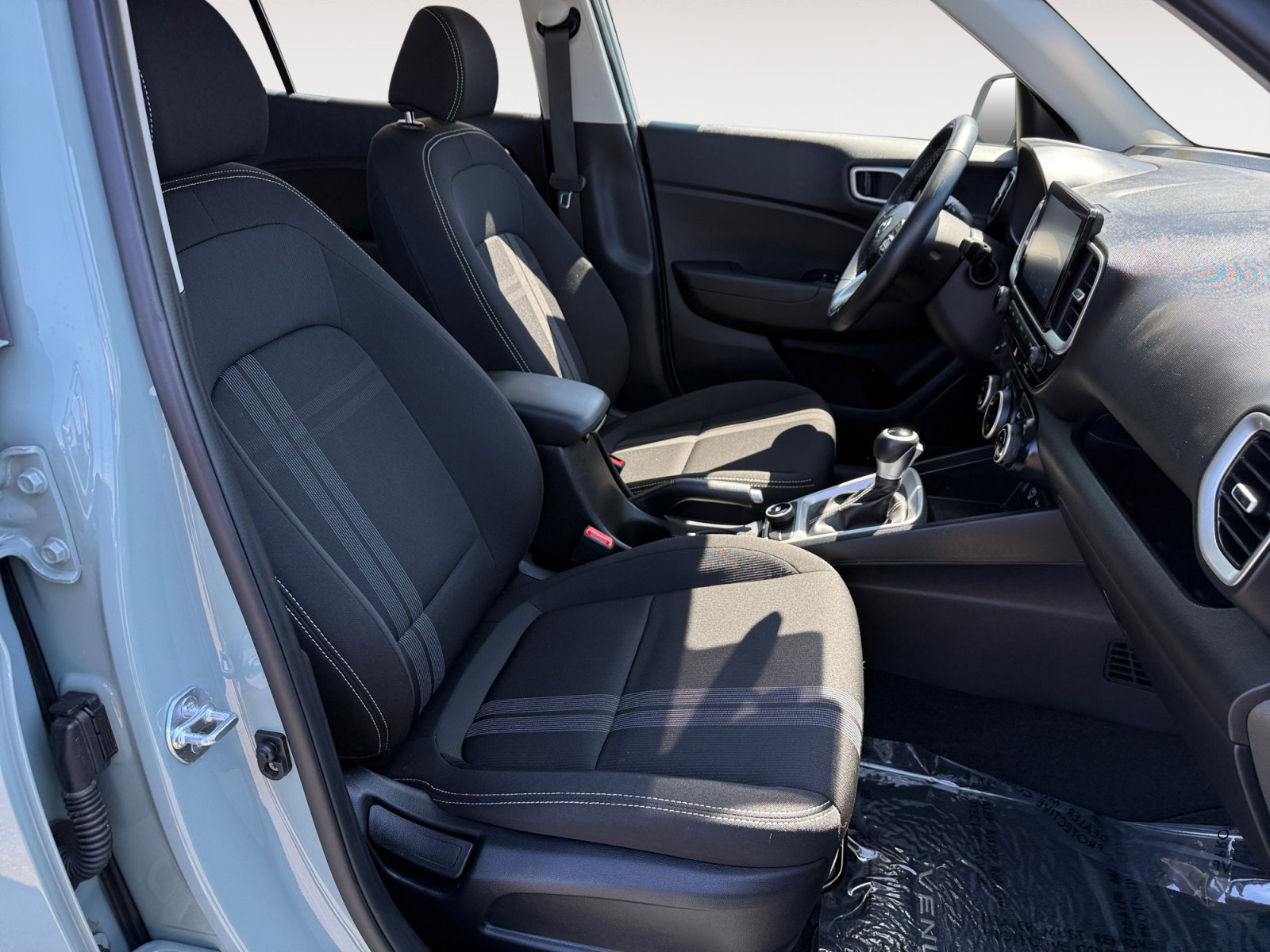 Certified 2025 Hyundai Venue SEL image 19