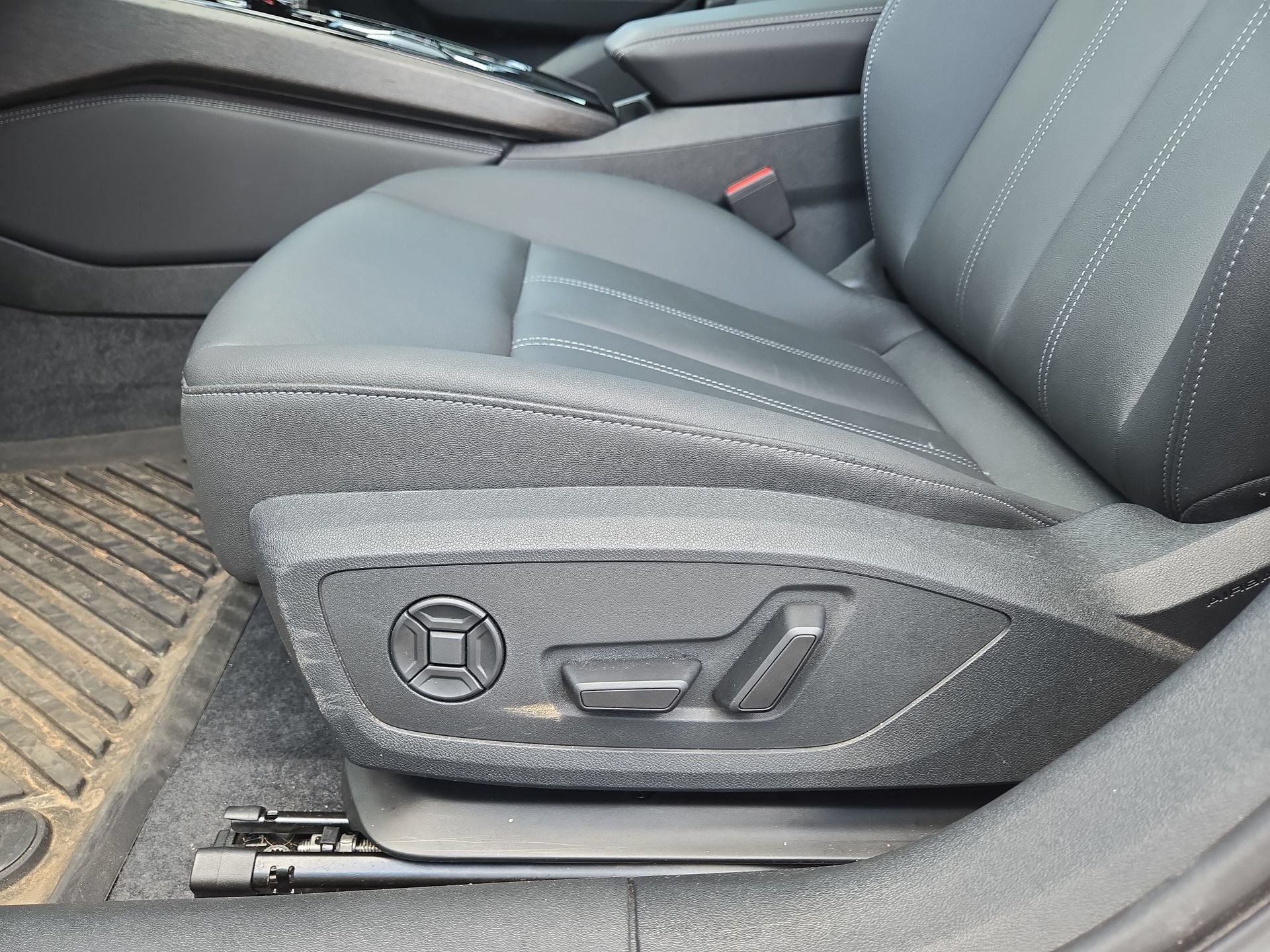 Certified 2025 Audi A5 2.0T Premium w/ Convenience Package AWD/4WD image 17