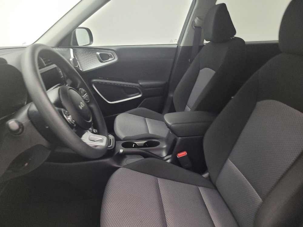 Used 2025 Kia Soul LX image 17