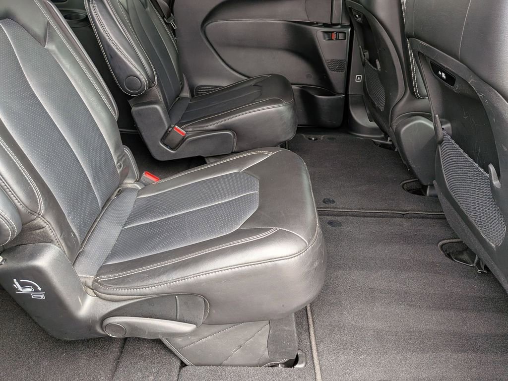 Used 2025 Chrysler Pacifica Select image 31