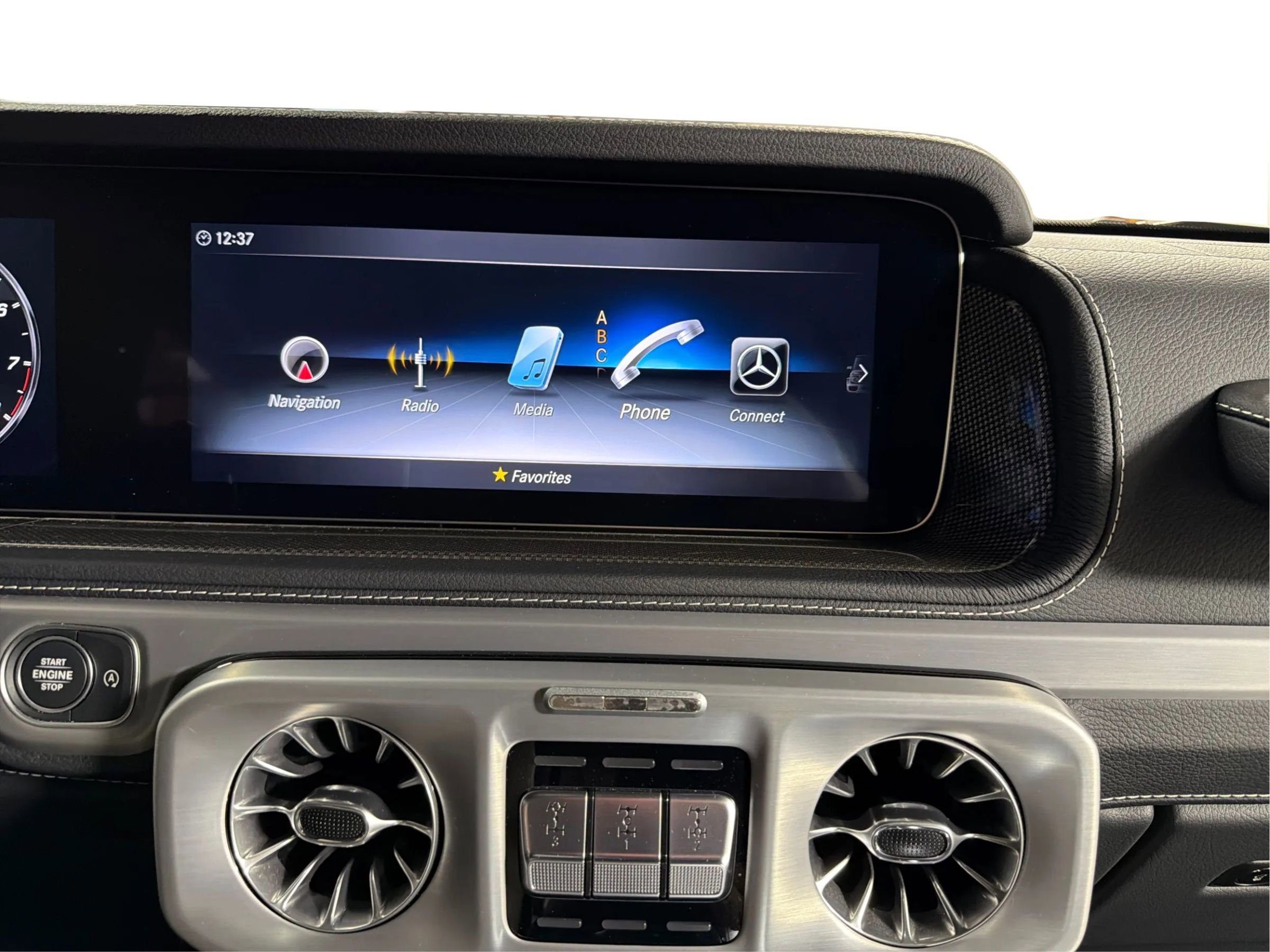 Used 2021 Mercedes-Benz G 63 AMG 4MATIC w/ G Manufaktur Interior Package image 32