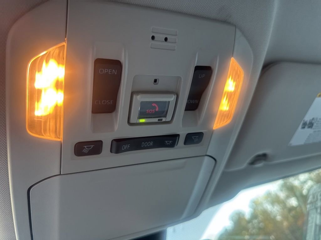 Used 2021 Toyota Highlander XLE image 10