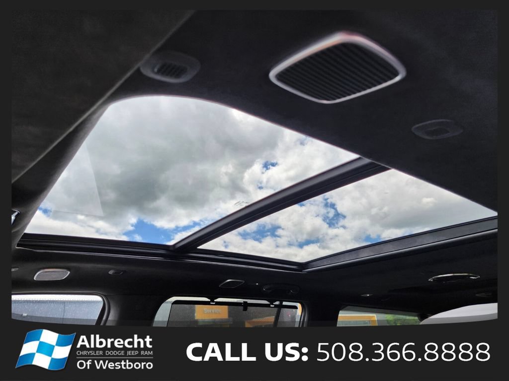Used 2024 Jeep Grand Wagoneer L Series III AWD/4WD image 23