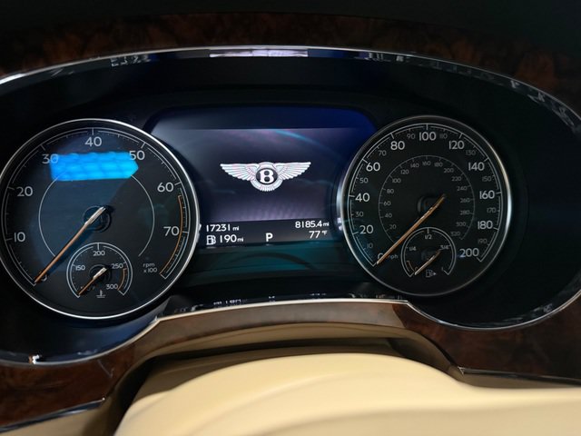 Used 2017 Bentley Bentayga AWD/4WD image 39