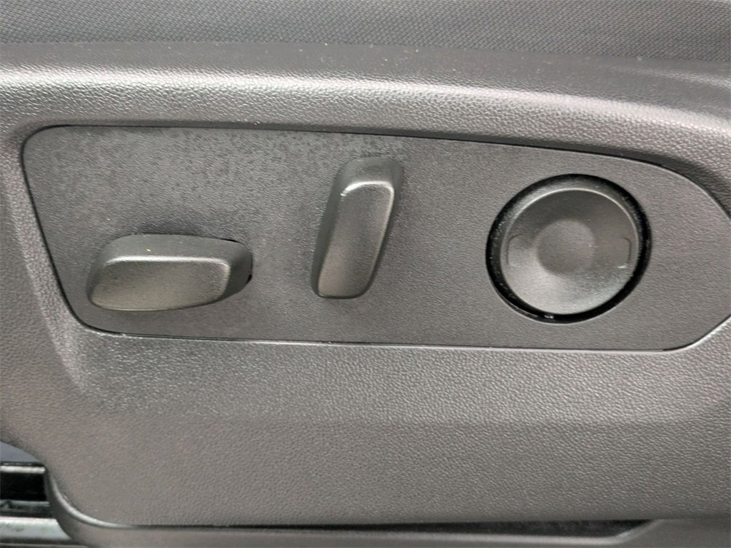 Used 2025 Chevrolet Silverado 1500 LT image 13