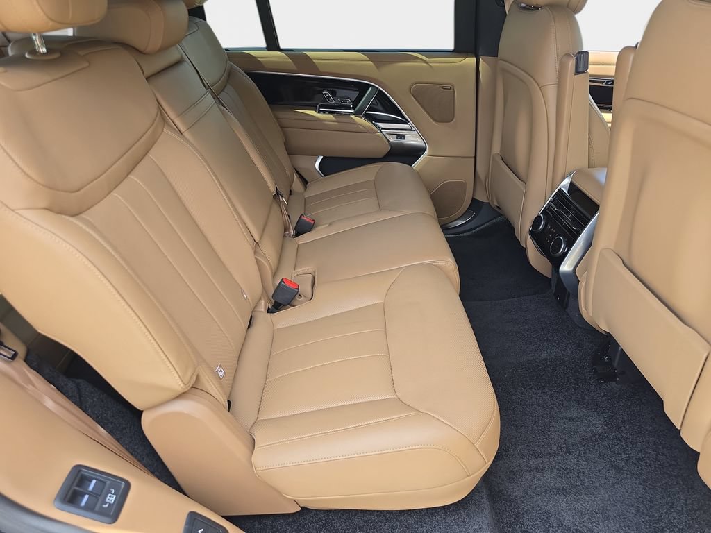 Certified 2025 Land Rover Range Rover Long Wheelbase SE AWD/4WD image 11