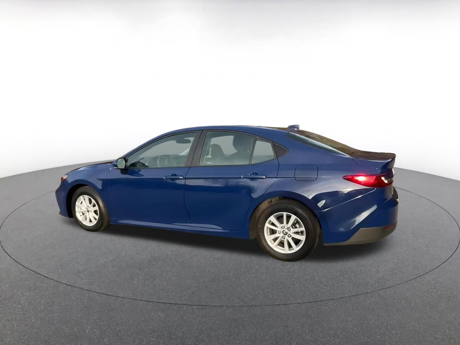 Used 2025 Toyota Camry LE image 10