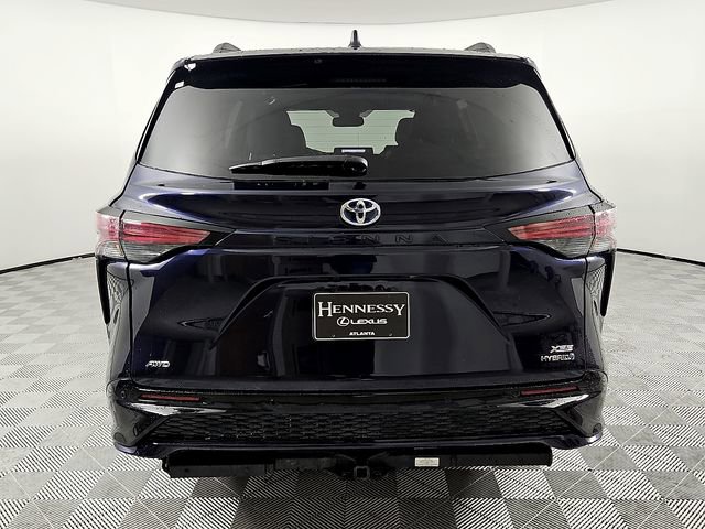 Used 2023 Toyota Sienna XSE AWD/4WD image 5