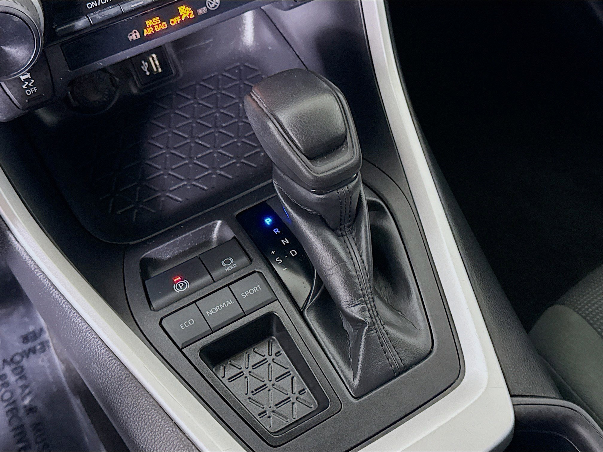 Used 2024 Toyota RAV4 LE image 19