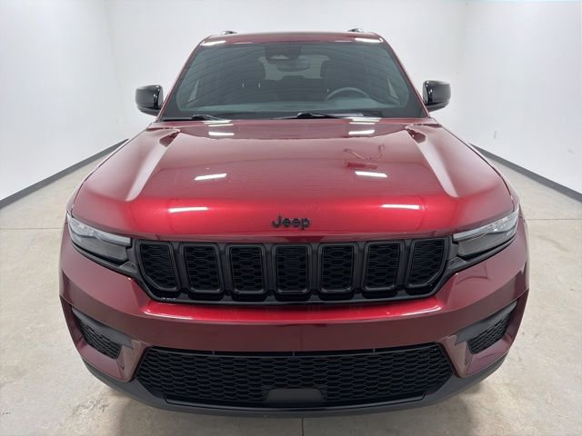 Used 2023 Jeep Grand Cherokee Altitude image 2
