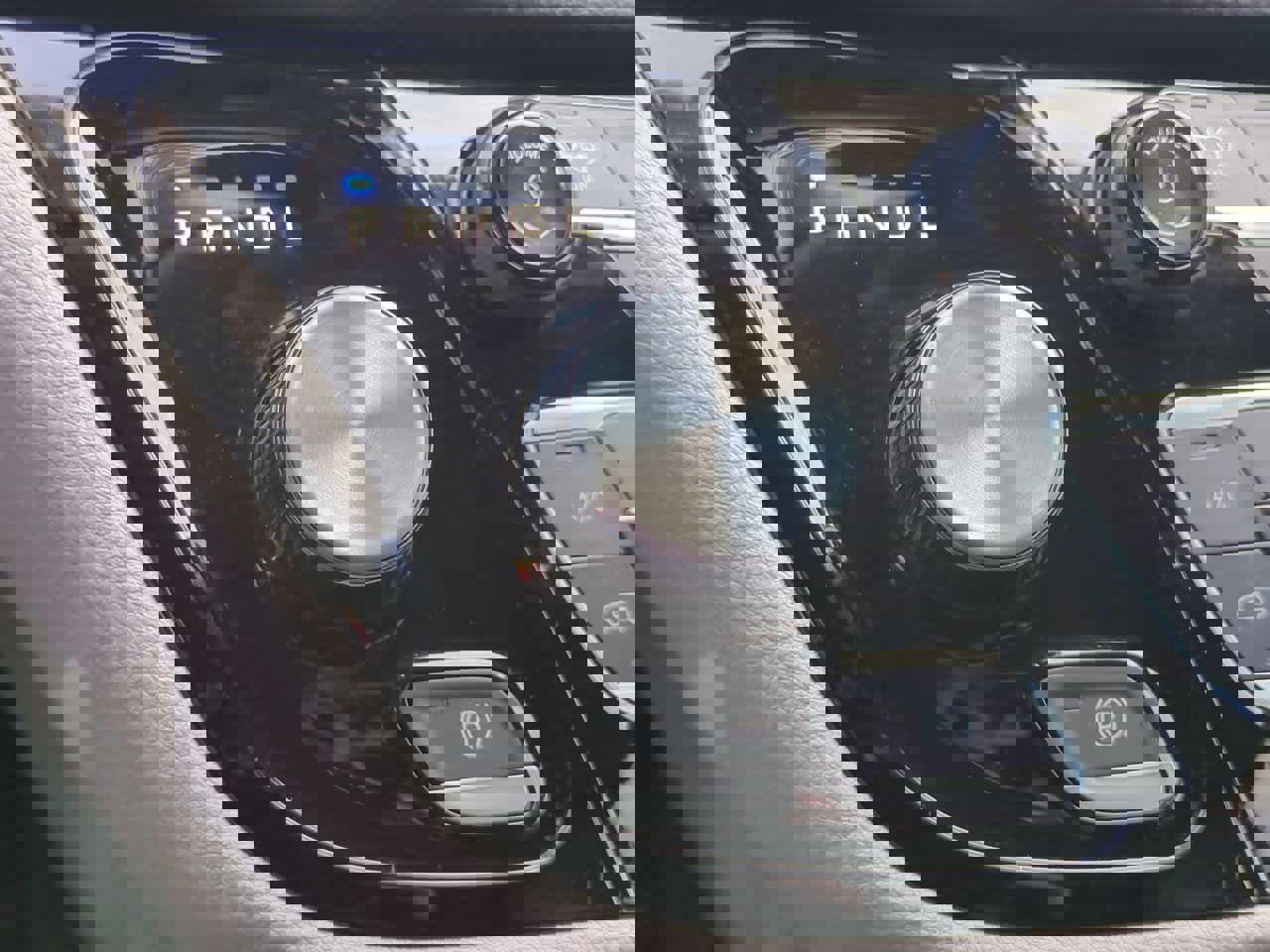 Used 2024 Chrysler Pacifica Touring-L w/ Road Tripper Package image 33