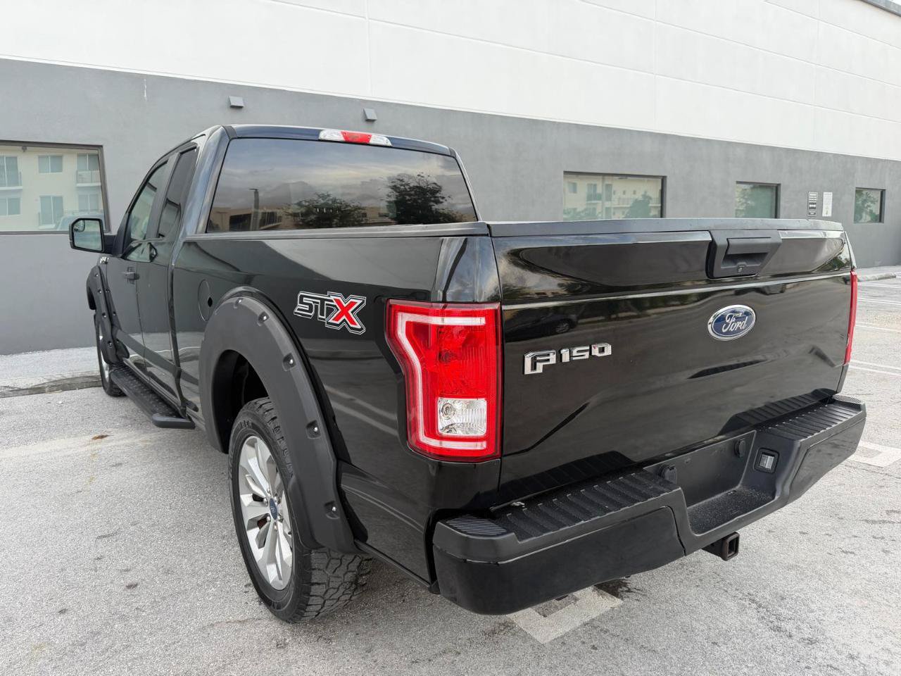 Used 2017 Ford F150 XL w/ Equipment Group 101A Mid RWD image 4
