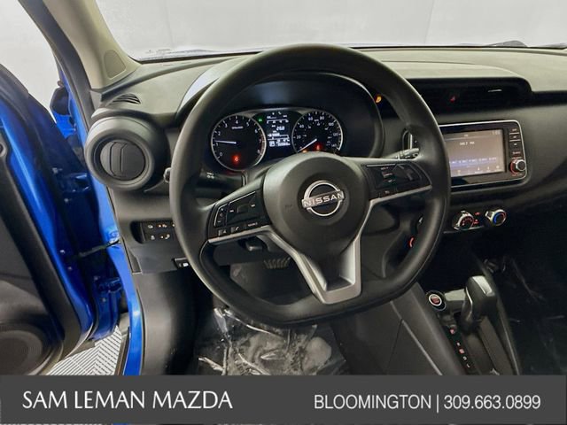 Used 2022 Nissan Kicks S image 11