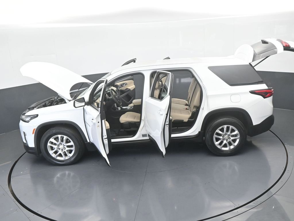 Used 2023 Chevrolet Traverse LS image 58