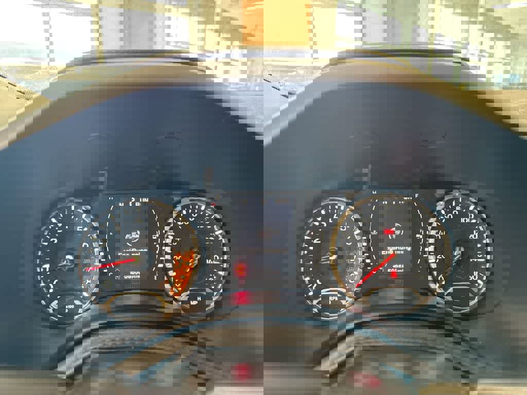 Used 2016 Jeep Renegade Latitude w/ Popular Equipment Group image 33