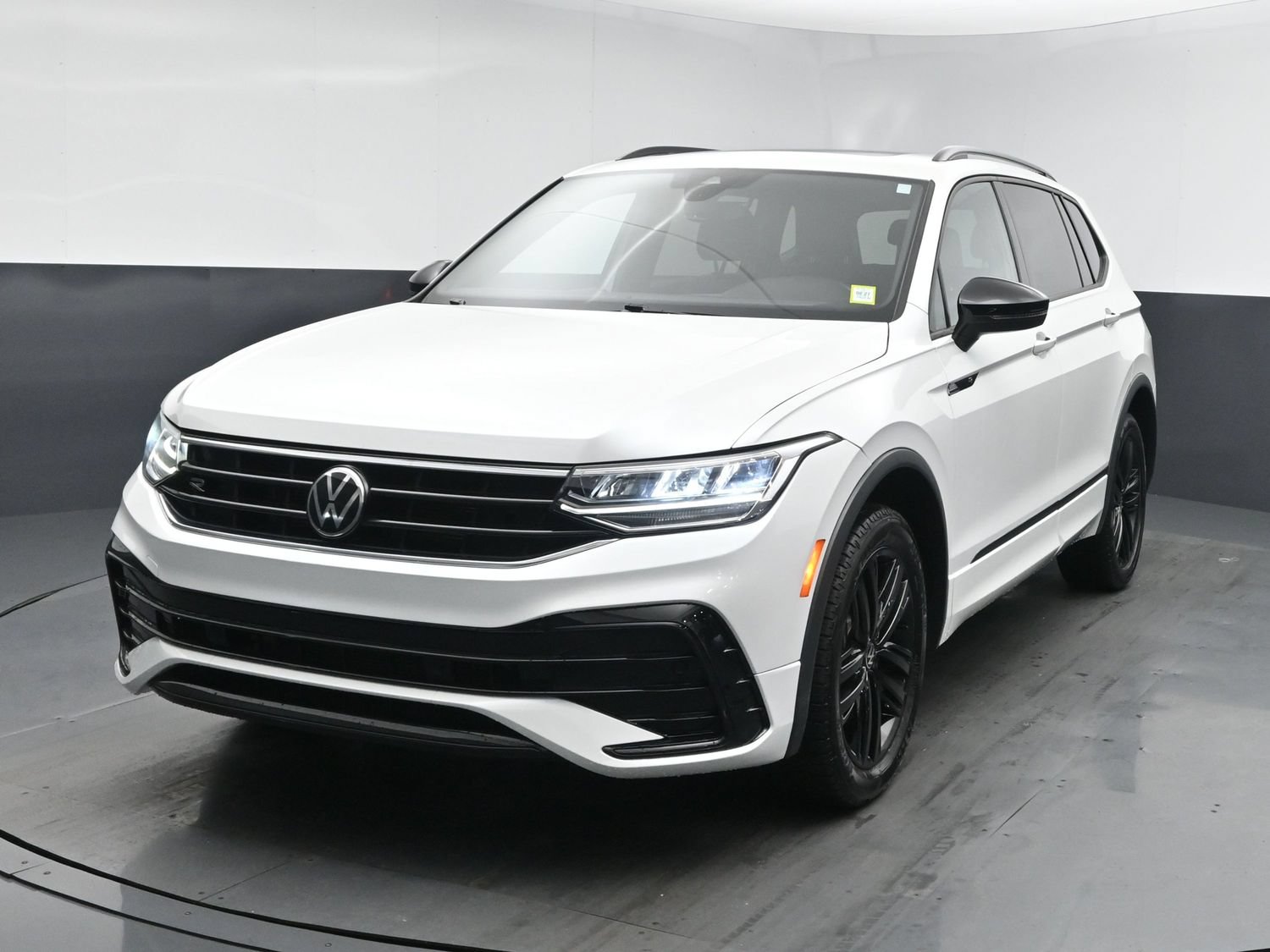 Used 2022 Volkswagen Tiguan SE R-Line