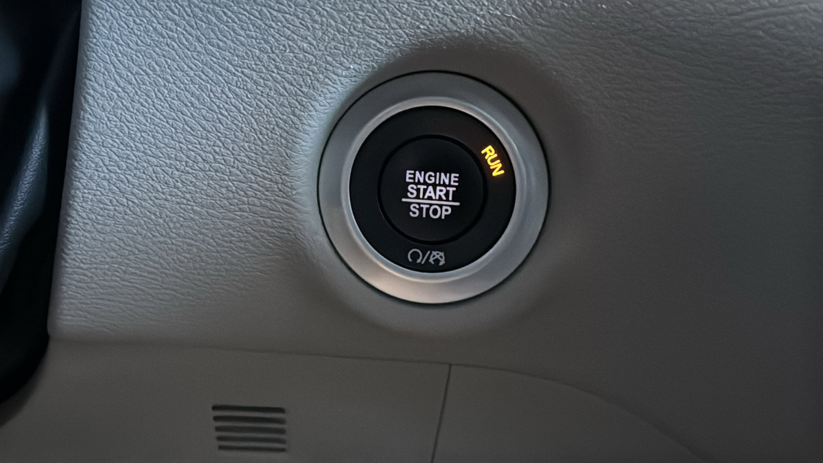 Used 2023 Chrysler Pacifica Touring-L image 33