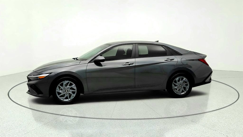 Used 2024 Hyundai Elantra SEL FWD image 8