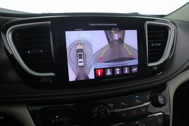 Used 2021 Chrysler Pacifica Touring-L image 24