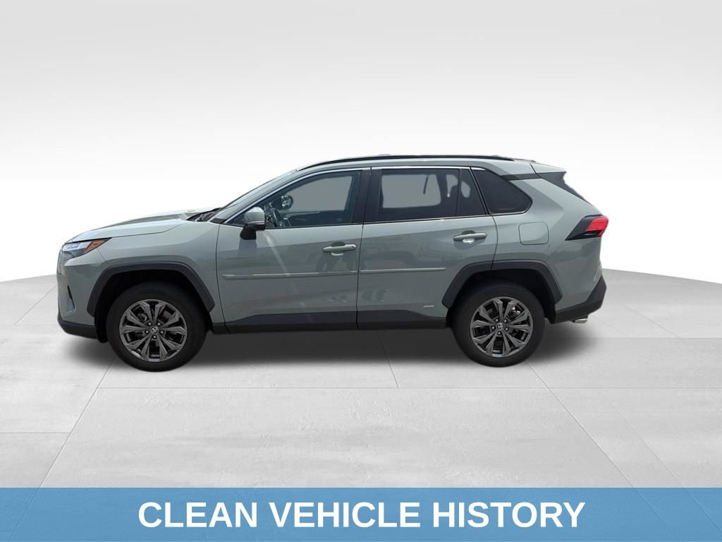 Used 2022 Toyota RAV4 XLE Premium AWD/4WD image 3