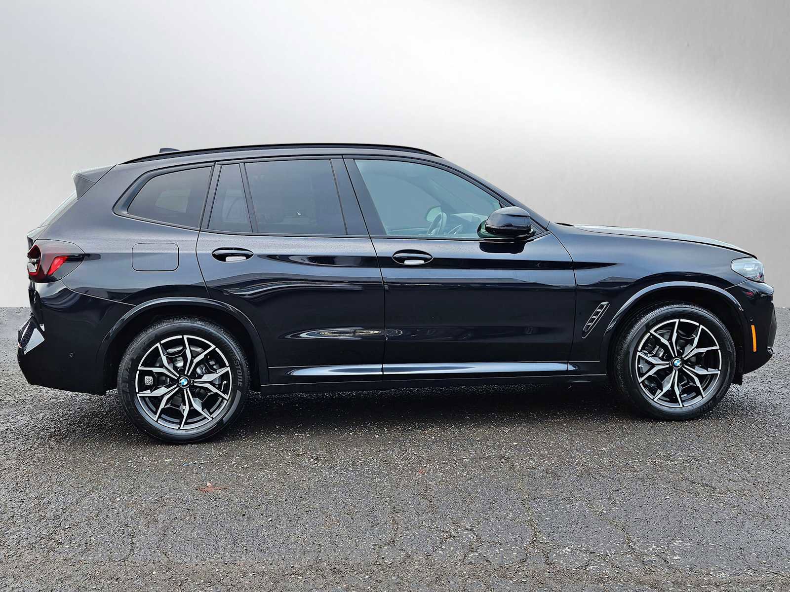 Used 2023 BMW X3 xDrive30i w/ M Sport Package image 2