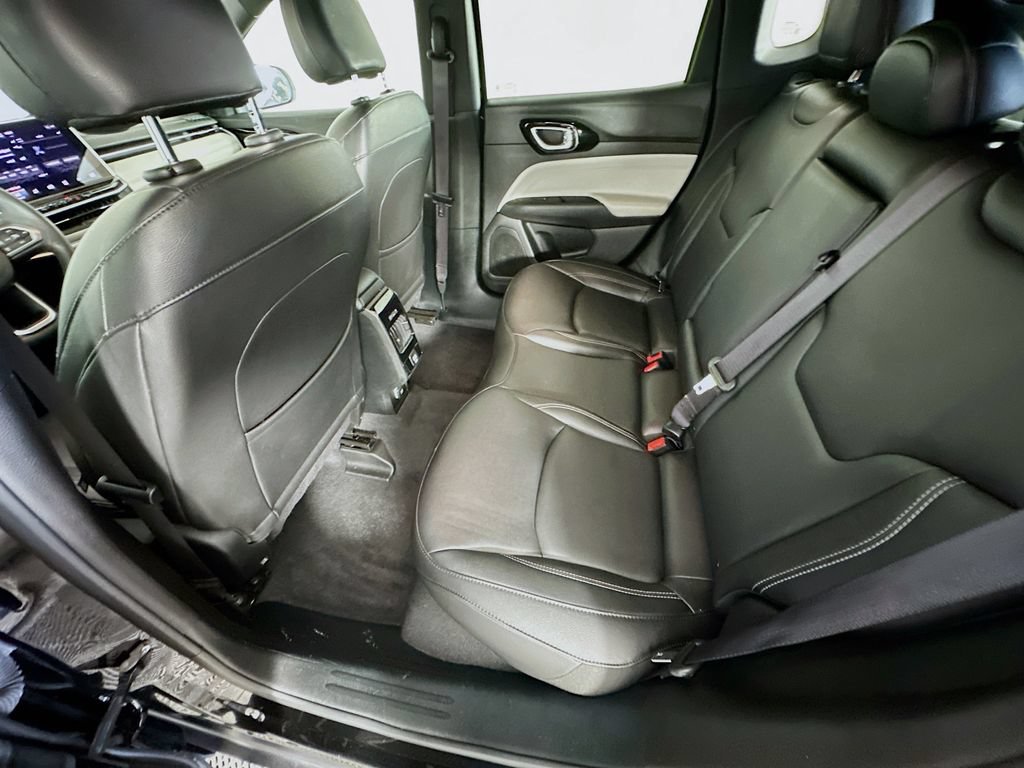 Certified 2025 Jeep Compass Limited AWD/4WD image 32