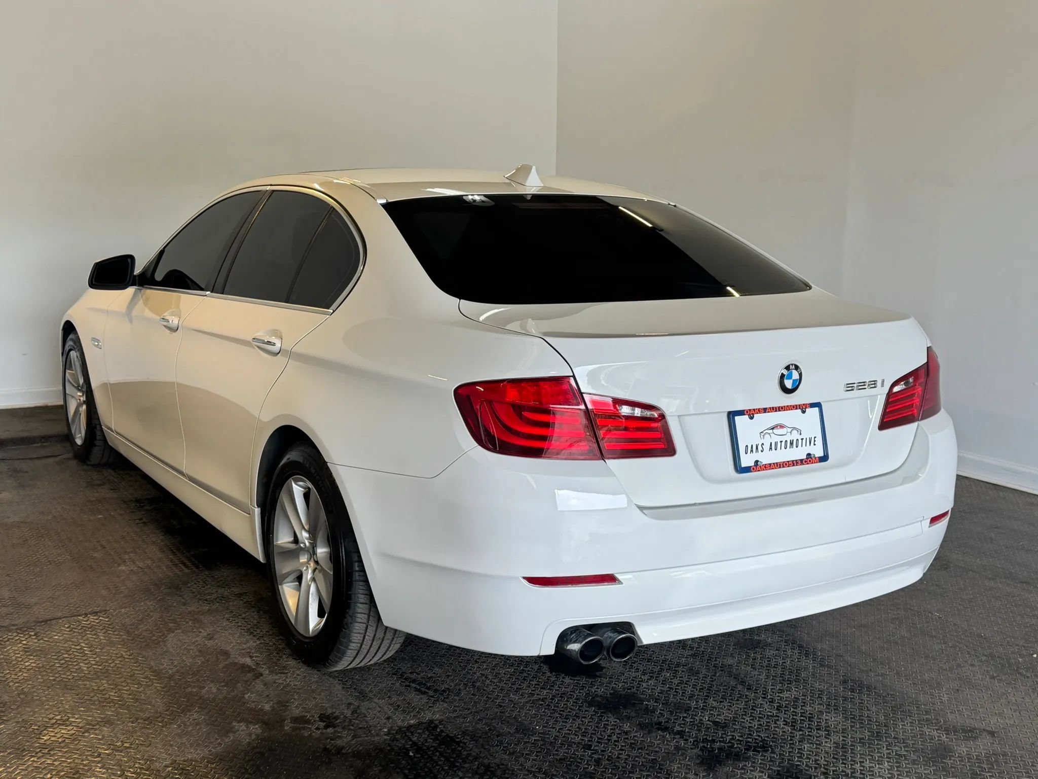 Used 2011 BMW 528i Sedan RWD image 4