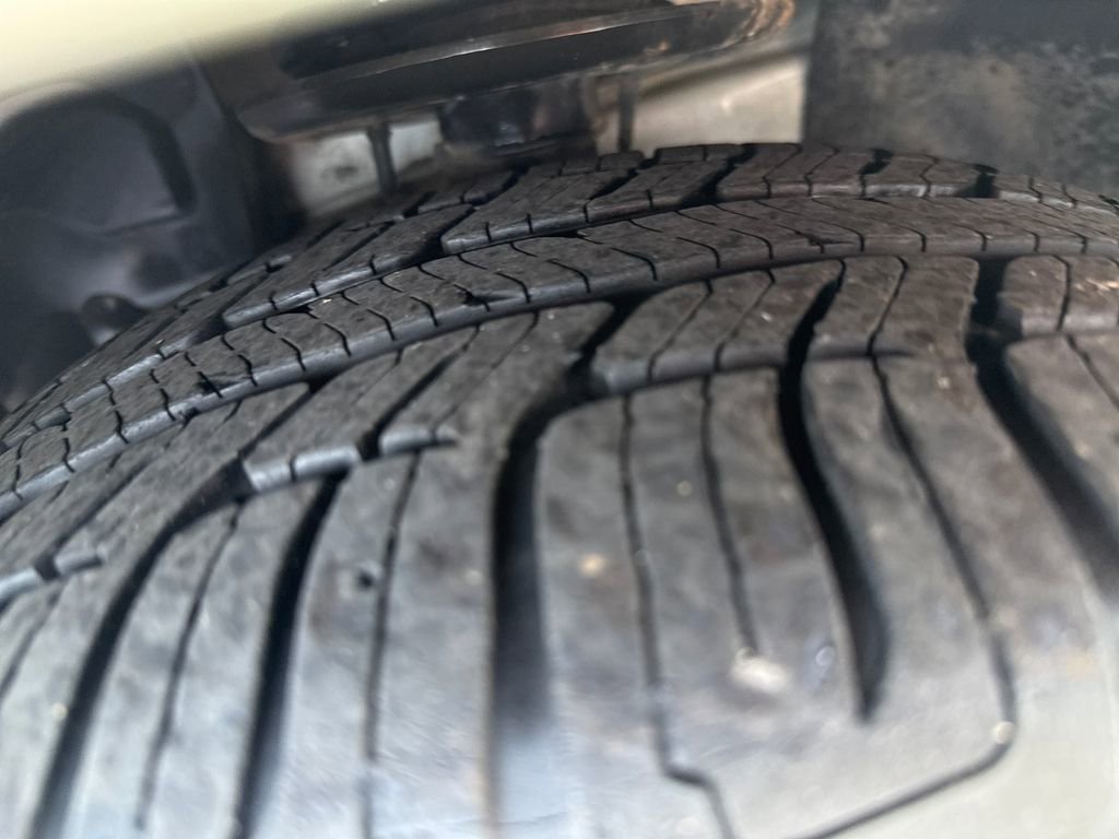 Used 2017 Ford Taurus SEL FWD image 30