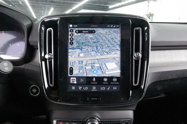 Certified 2026 Volvo XC40 B5 Plus AWD/4WD image 13