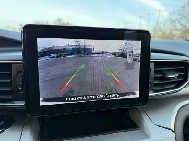 Used 2022 Ford Explorer XLT w/ Equipment Group 202A image 9